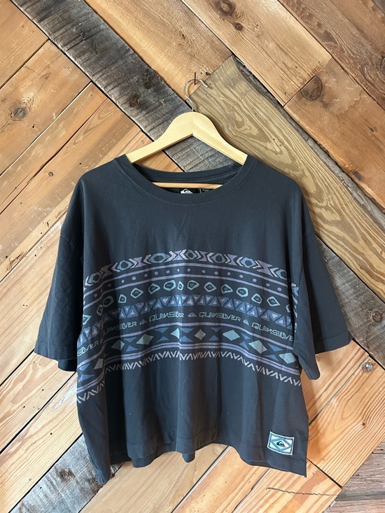 Quiksilver Tops - Quicksilver tshirt
